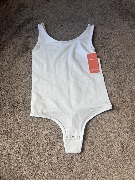 Yummie by Heather Thomson Tops - Yummie Heather Thomson Ivy Seamless Bodysuit SIZE M/L White Thong Shapewear NWT